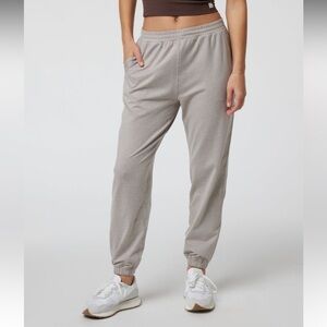 EUC Vuori Boyfriend Jogger. Soft Pewter Heather. Small